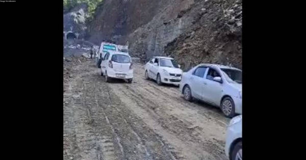 Vehicular movement restored at Jammu-Srinagar highway